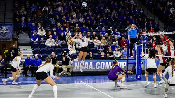 women playing volleyball